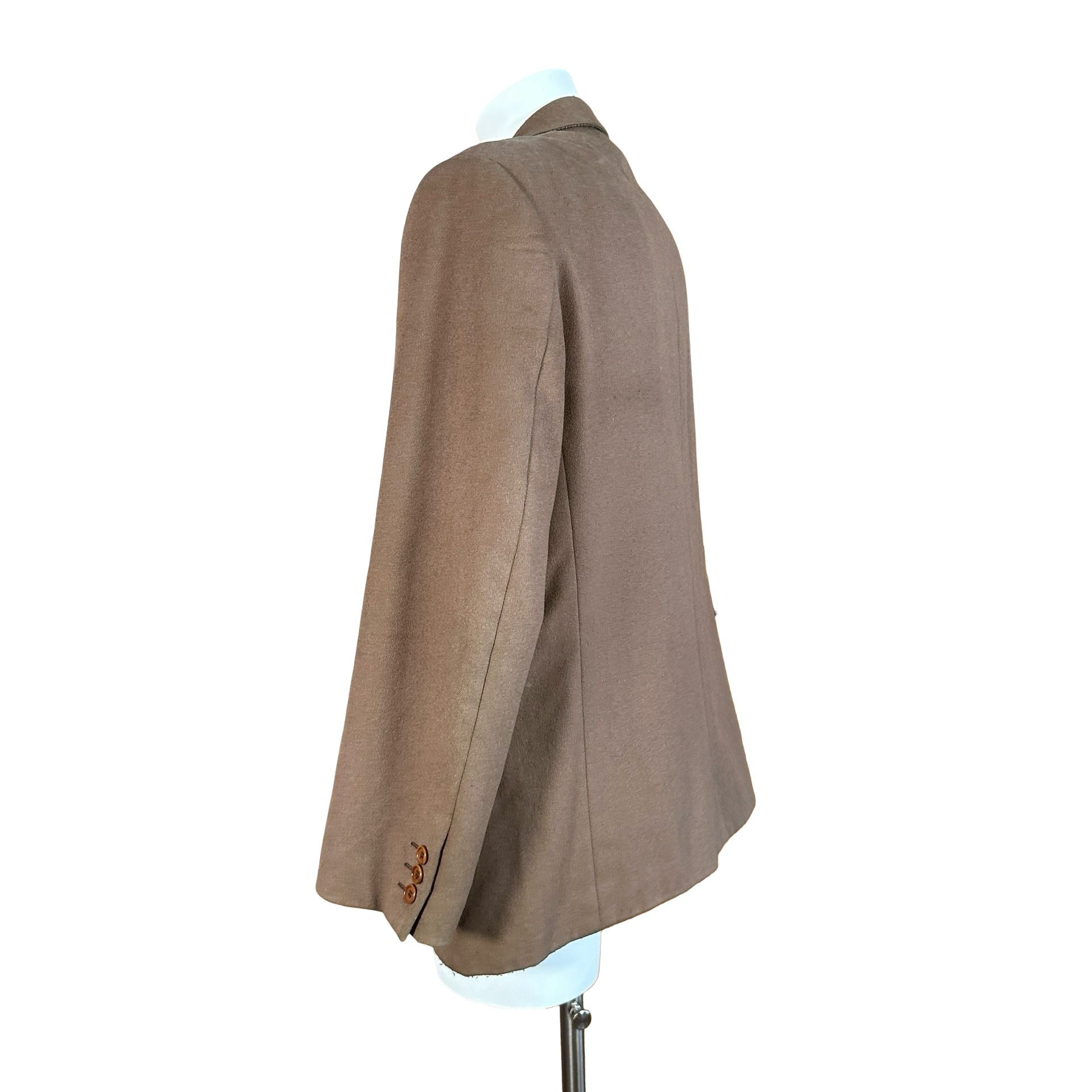 shoulders  52chest 60sleeve 60length 76waist  hips   60