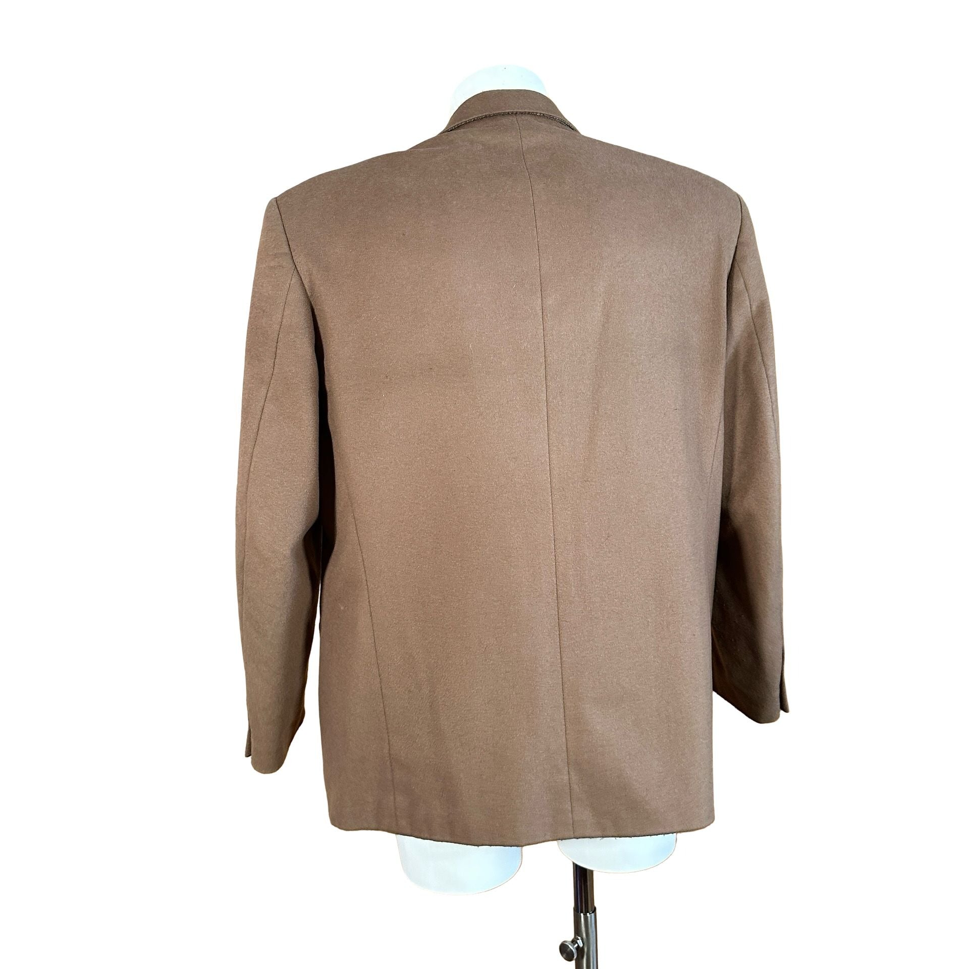 shoulders  52chest 60sleeve 60length 76waist  hips   60