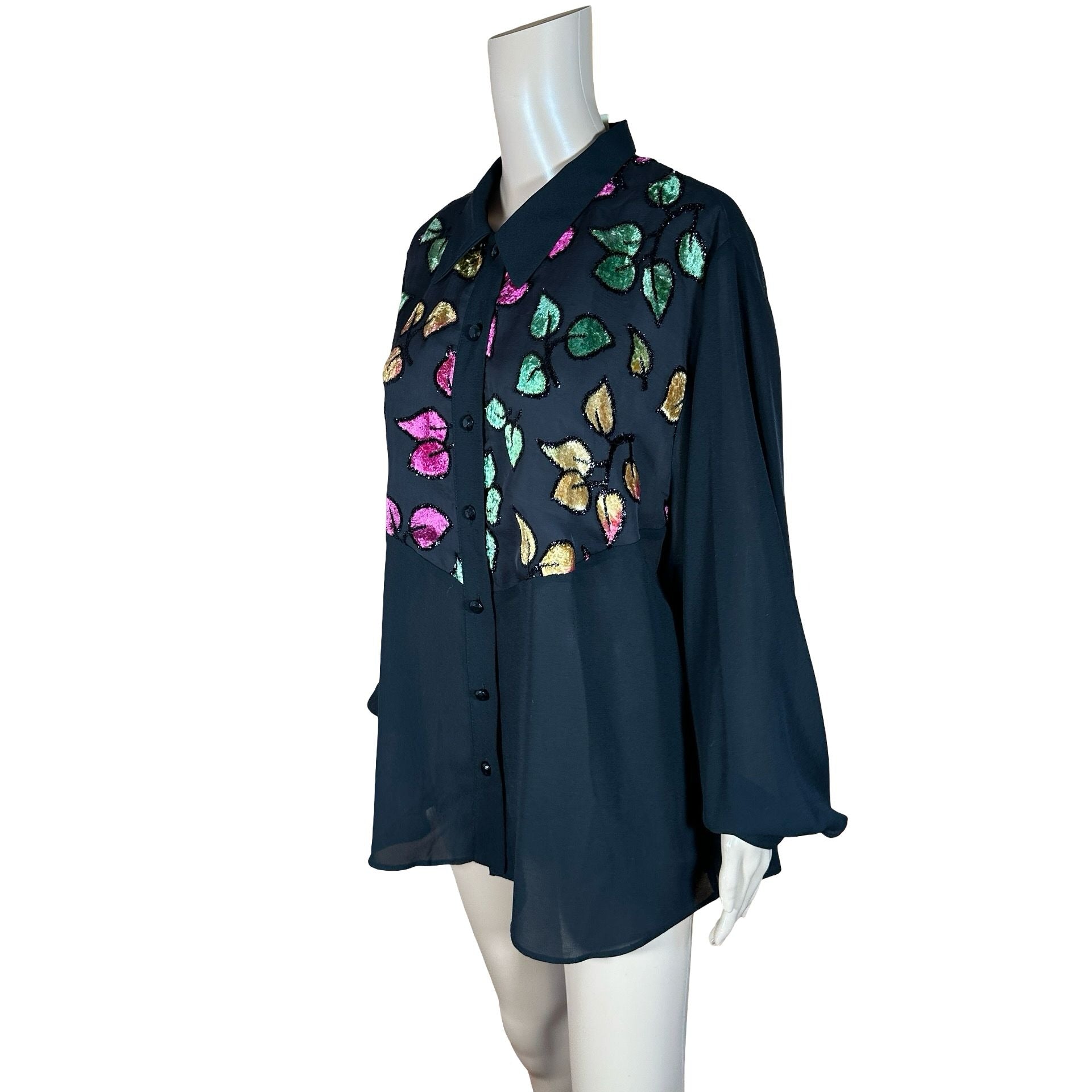 shoulders 46chest 62sleeve  60length 68 L/XL80s
