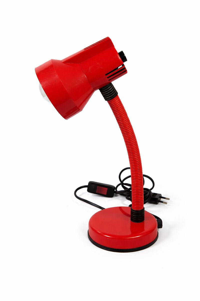 Lampada da scrivania rossa Veneta Lumi vintage anni '80: design scultoreo italiano, realizzata in Italia