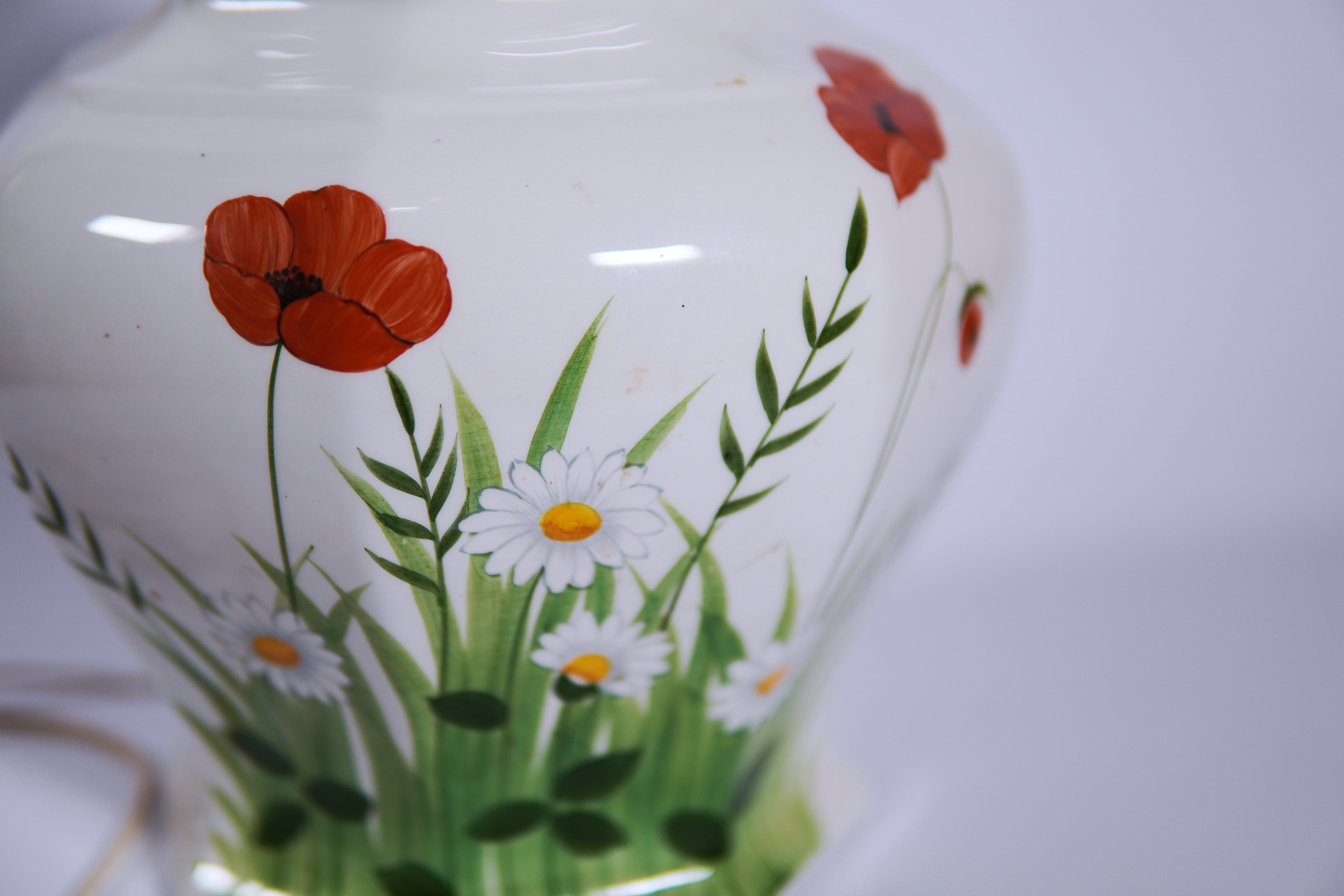 Vintage Hand-Painted Italian Ceramic Table Lamp by ESTE C.E. – Floral Motif, Made in Italy (c. 1960s–1970s)
