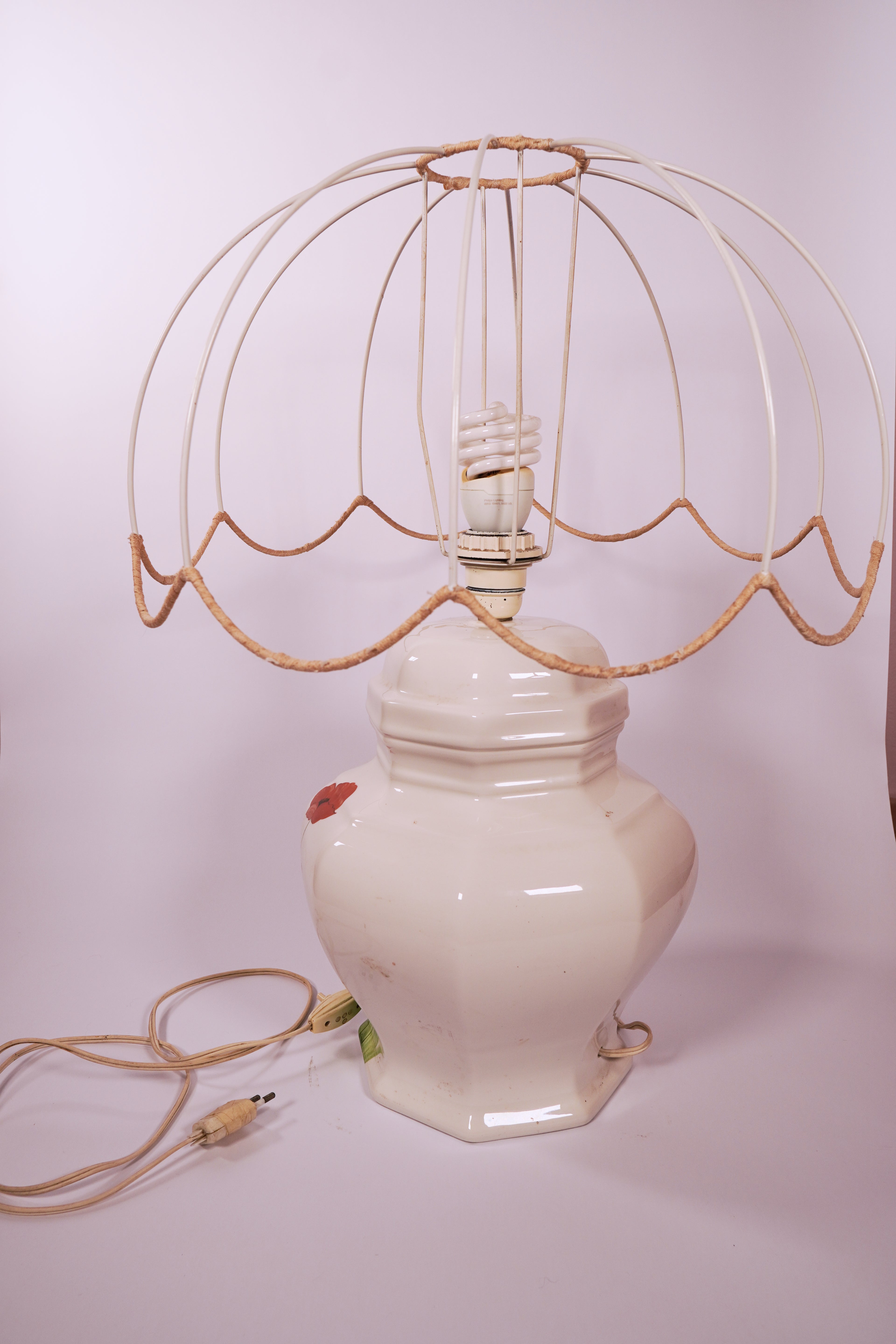 Lampada da tavolo vintage in ceramica italiana dipinta a mano di ESTE CE – Motivo floreale, realizzata in Italia (circa anni '60-'70)