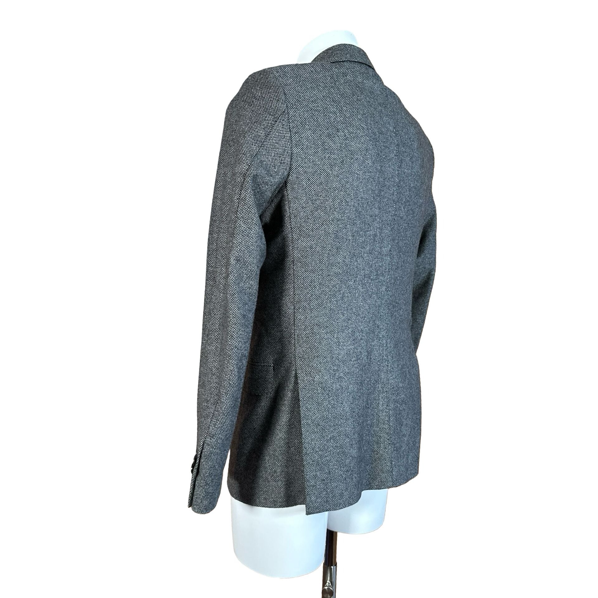 shoulders  42chest 50sleeve 62length 74waist  hips