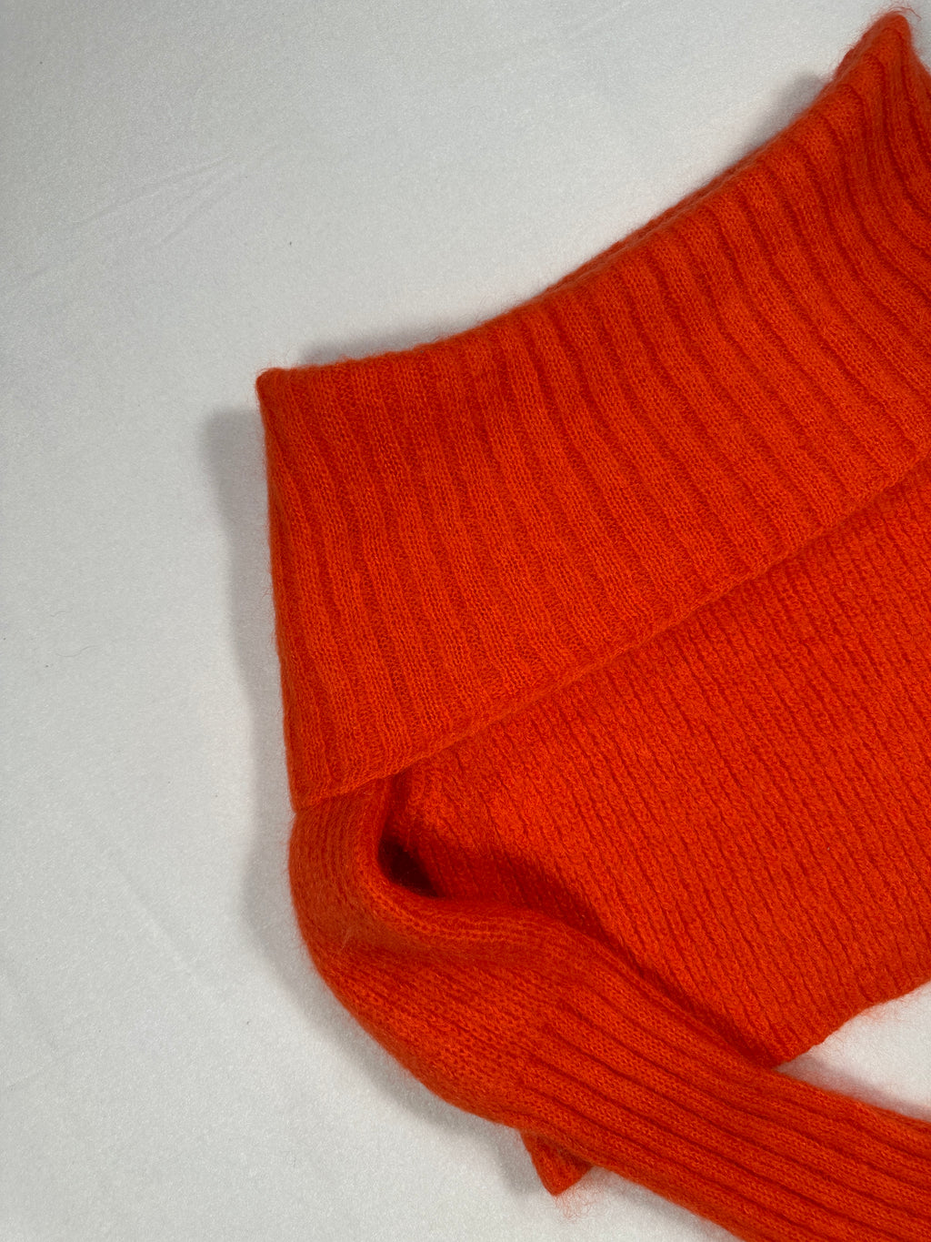 Maglione corto in maglia di misto mohair arancione McQ Alexander McQueen XS