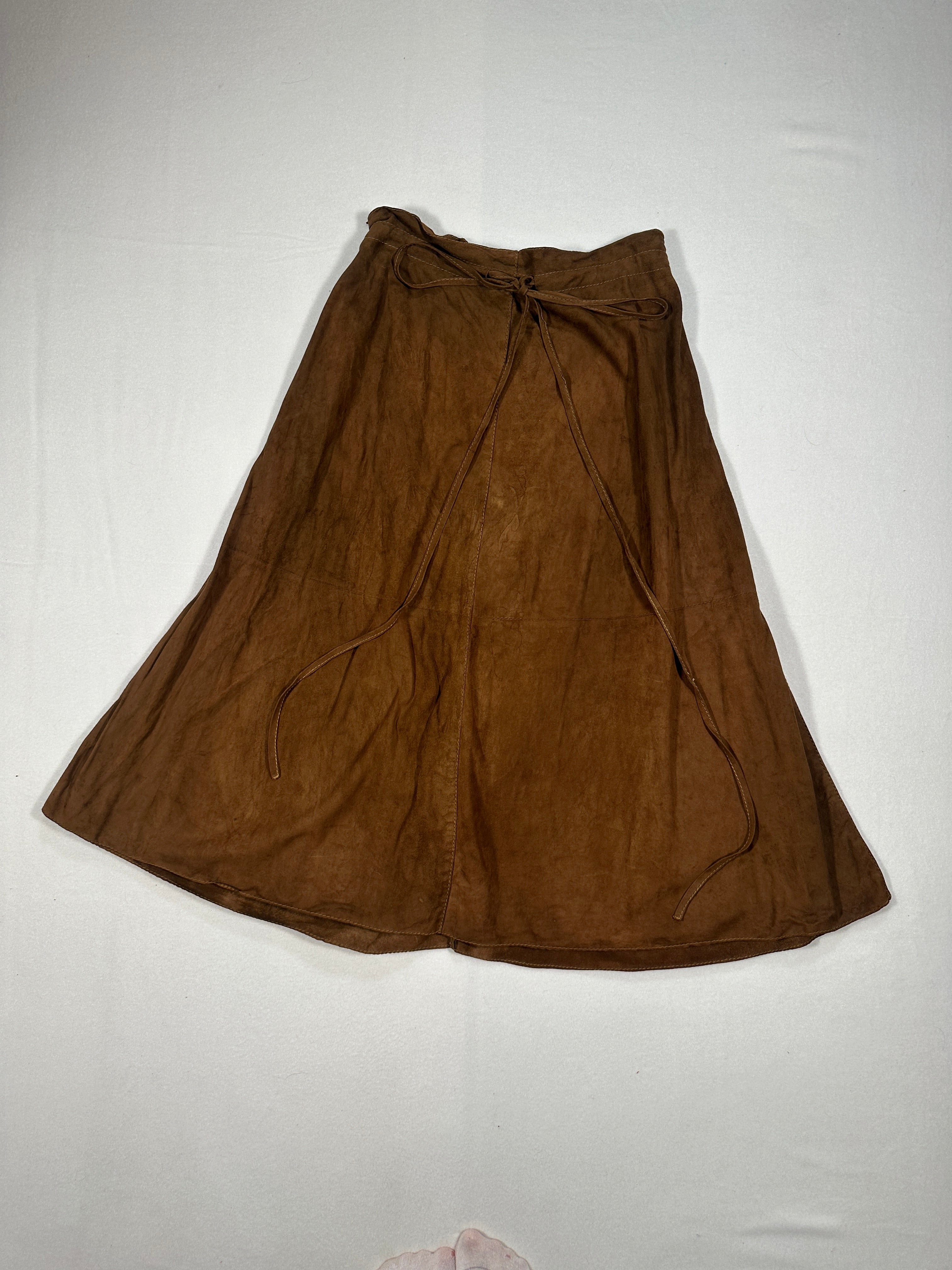 Gonna avvolgente in pelle scamosciata marrone vintage con cintura e tasche – Made in Italy 