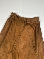 Gonna avvolgente in pelle scamosciata marrone vintage con cintura e tasche – Made in Italy 