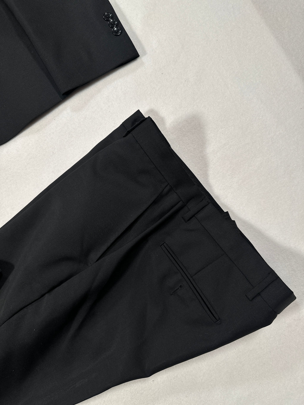 Magni Produzioni Abito Uomo in Lana Nera – Super 130's Bonino Tessuti, Made in Italy EU54