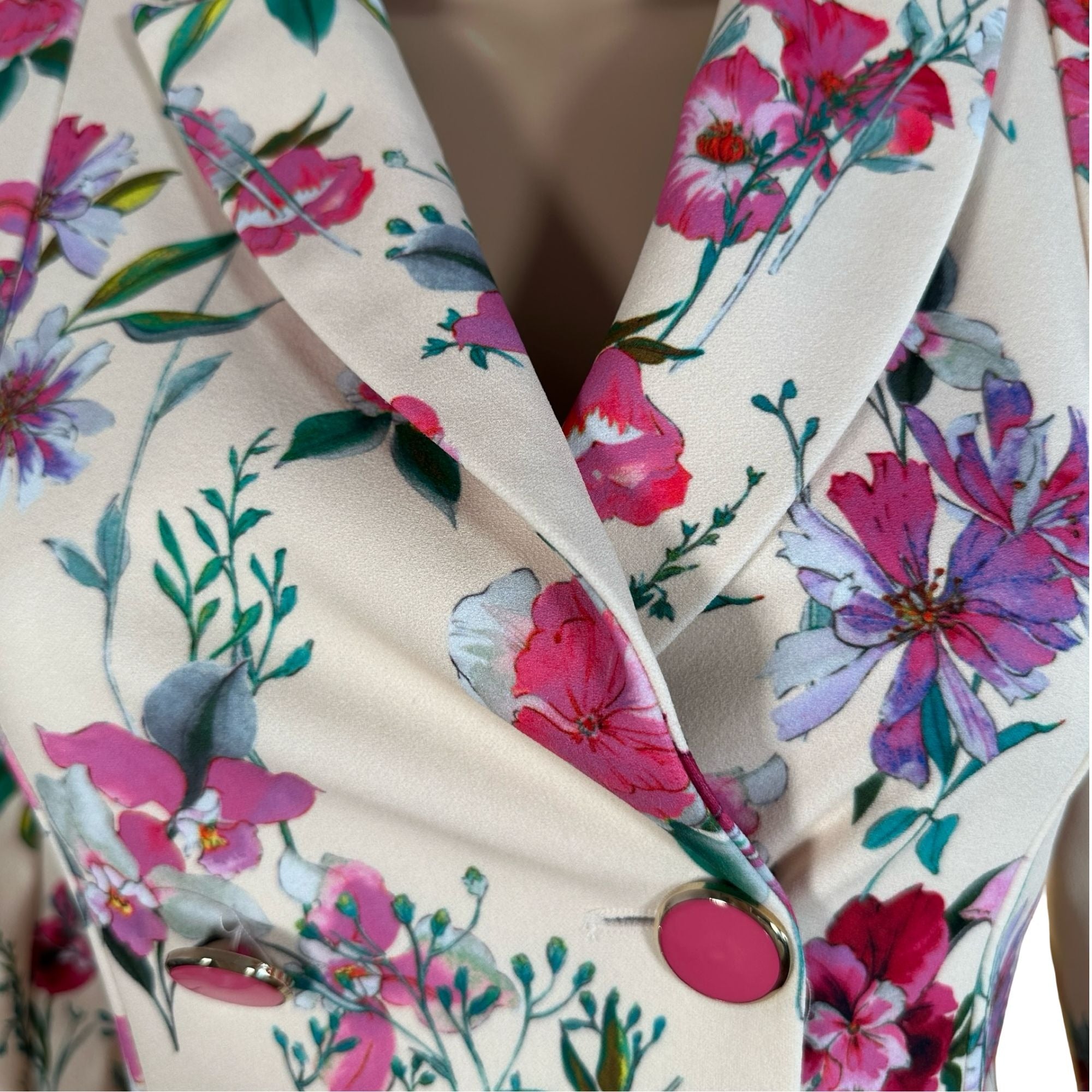 shoulders 36chest 40waist  36hips  42sleeves  56length  78blazer dress