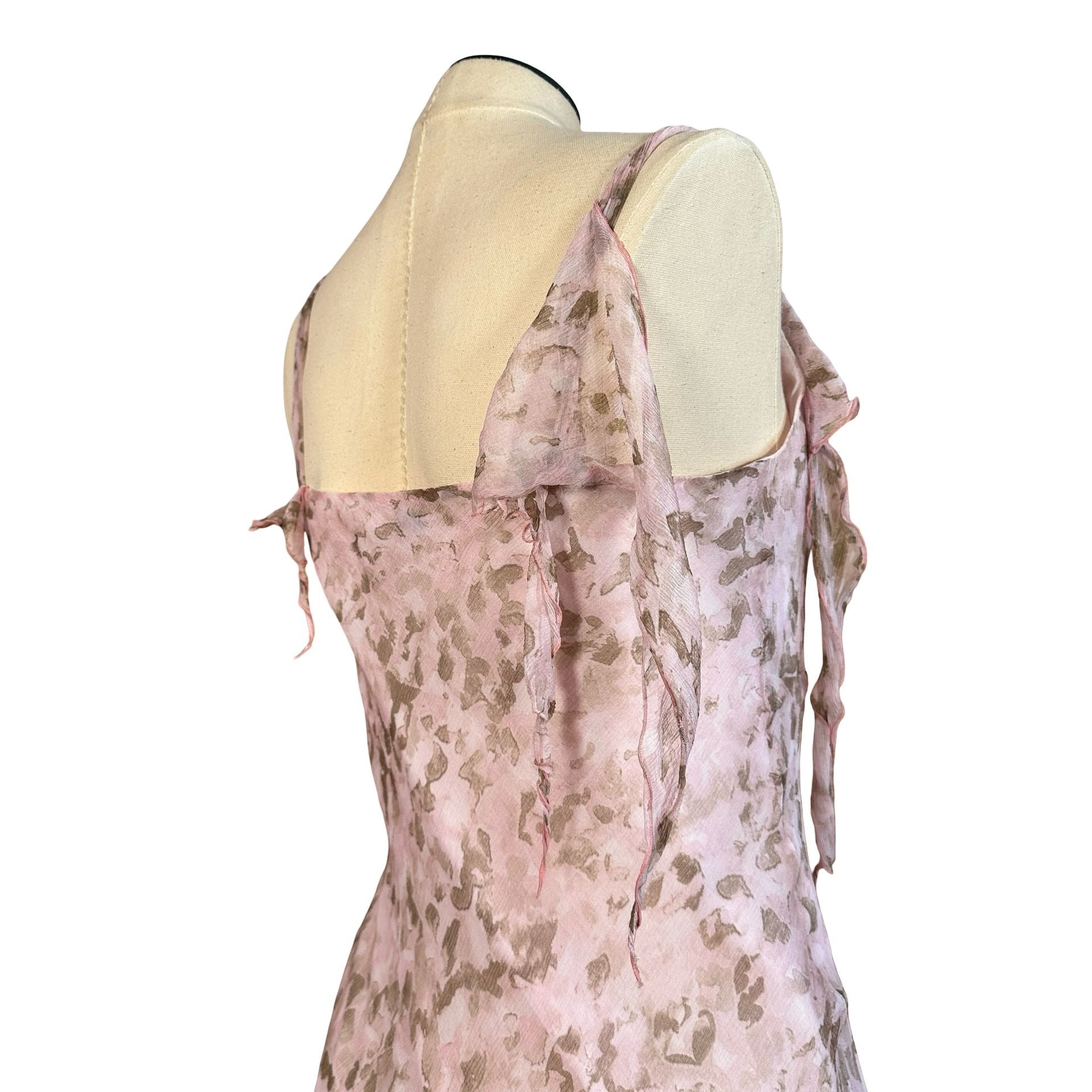 total length 127length no straps 115chest 40 waist
