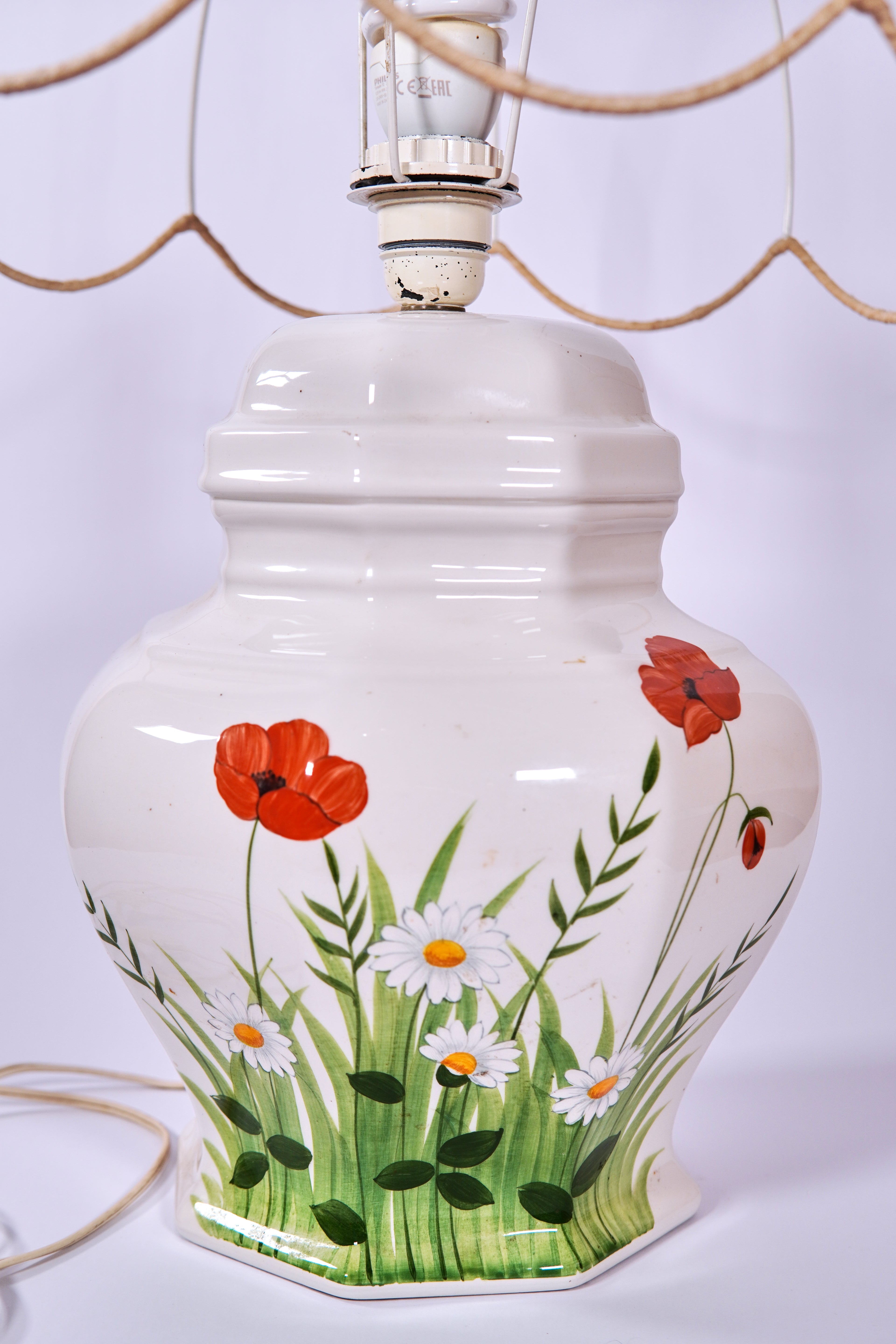 Lampada da tavolo vintage in ceramica italiana dipinta a mano di ESTE CE – Motivo floreale, realizzata in Italia (circa anni '60-'70)