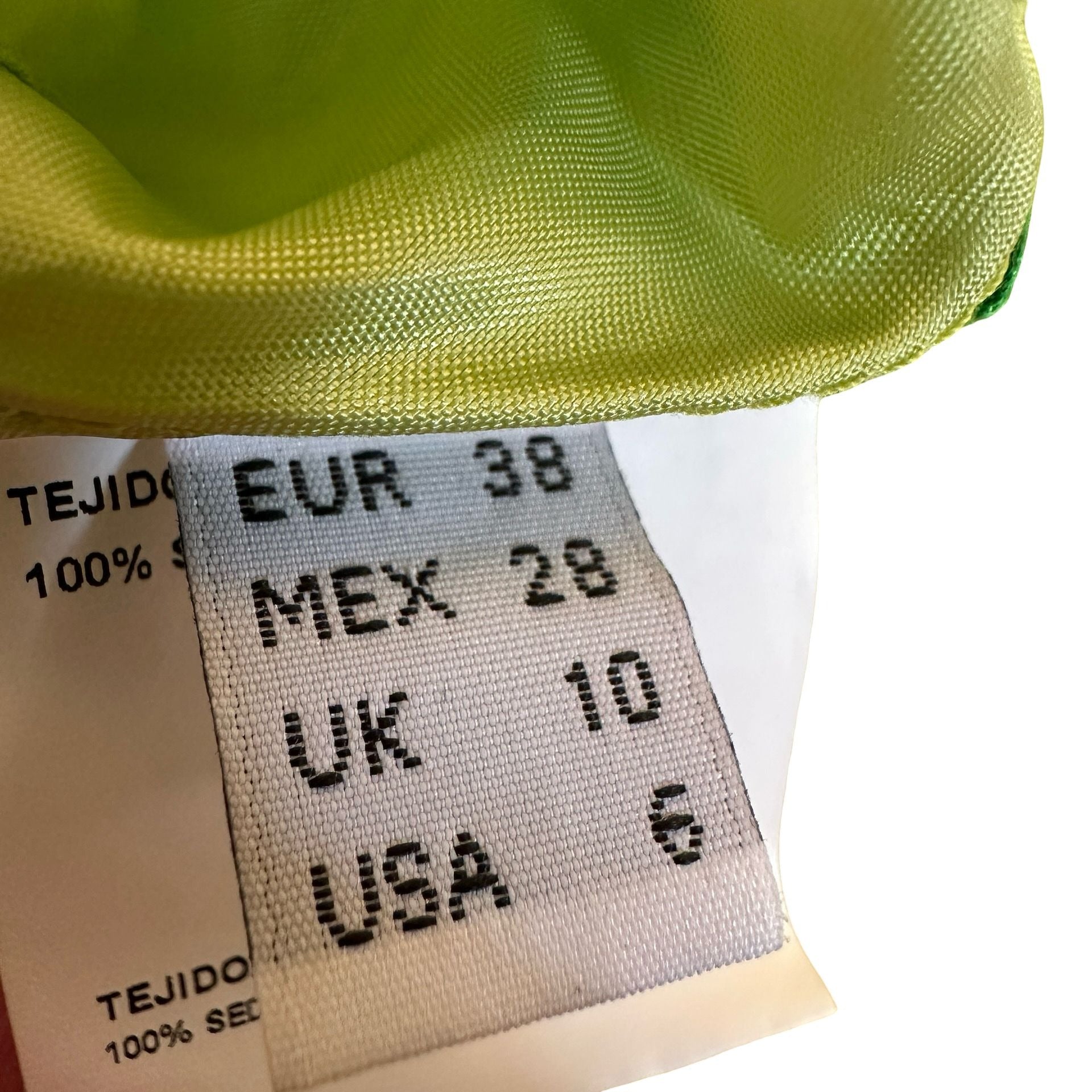 total length 117length no straps 103chest 43 waist 39