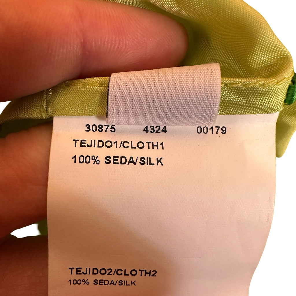 total length 117length no straps 103chest 43 waist 39