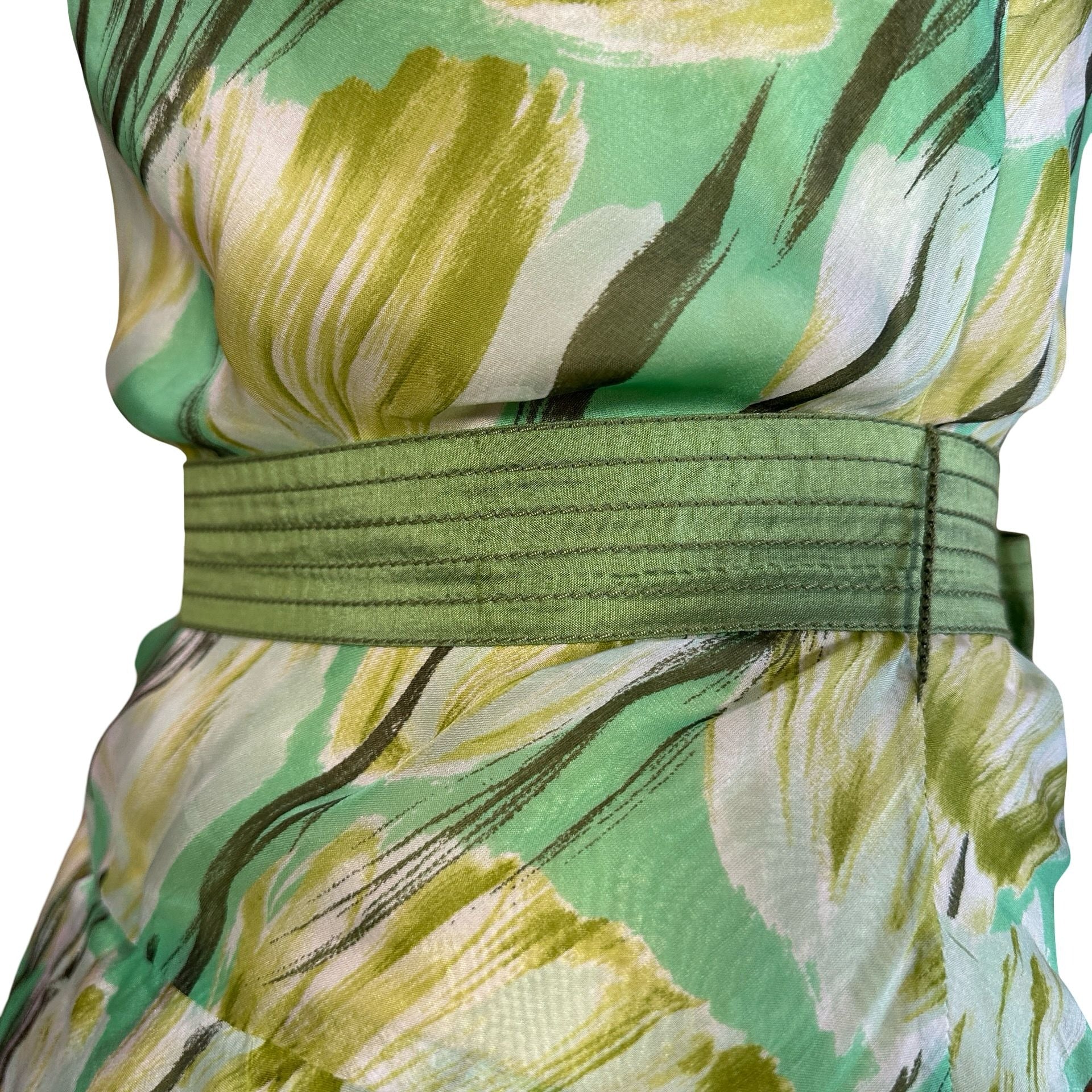 total length 117length no straps 103chest 43 waist 39
