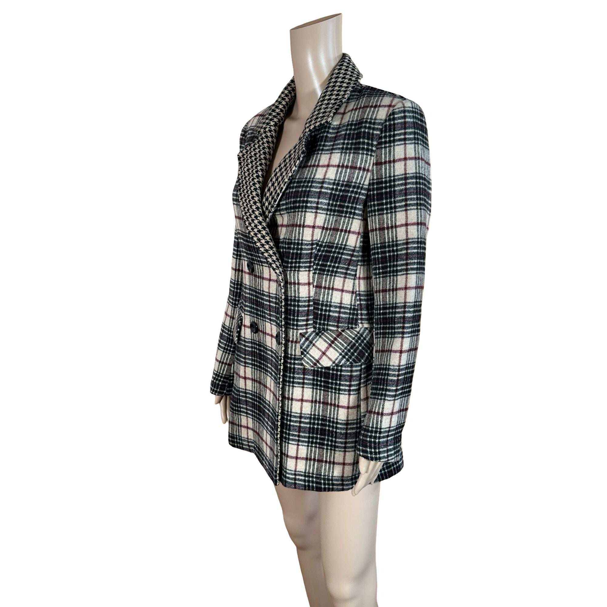 shoulders 40chest 46sleeve 60length 73waist 42hips 46