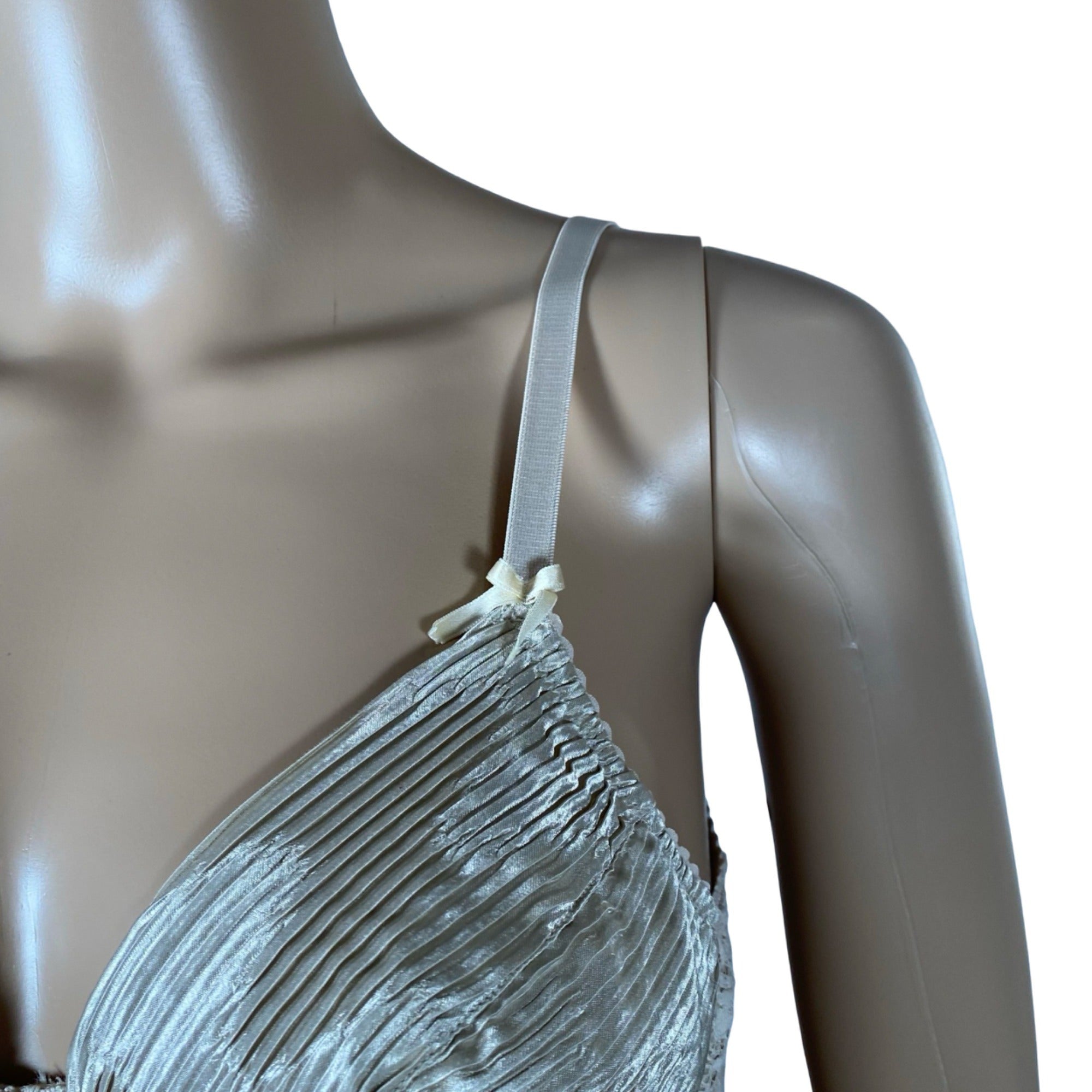 chest 32hips 33lengh 54 (without straps )straps adjustable
