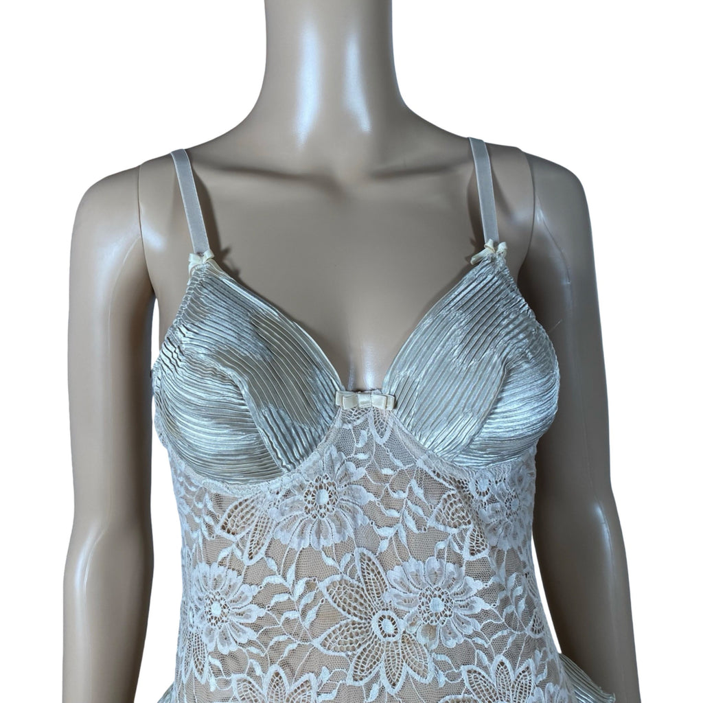 chest 32hips 33lengh 54 (without straps )straps adjustable