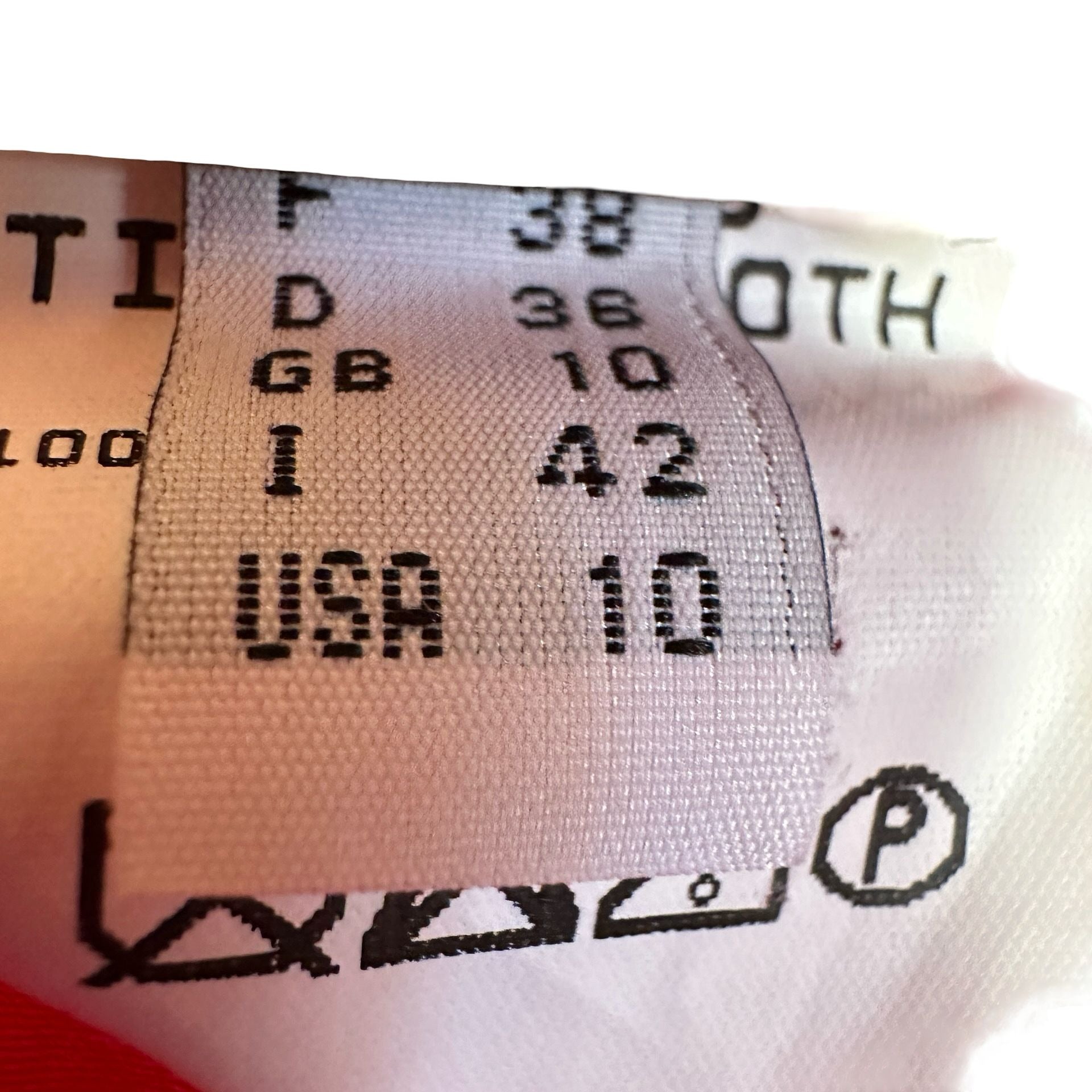 total length 116length no straps 96chest 42 waist 38